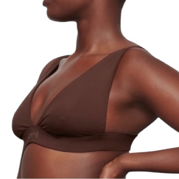 Skims Recycled Swim Plunge Bikini Top in Cocoa - Picture 2 of 9